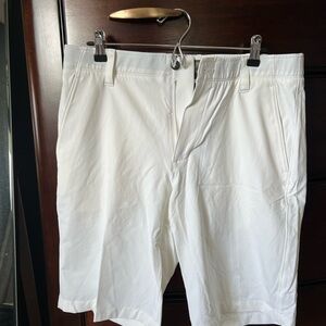 Under Armour White Flat Front Shorts Lightweight Casual